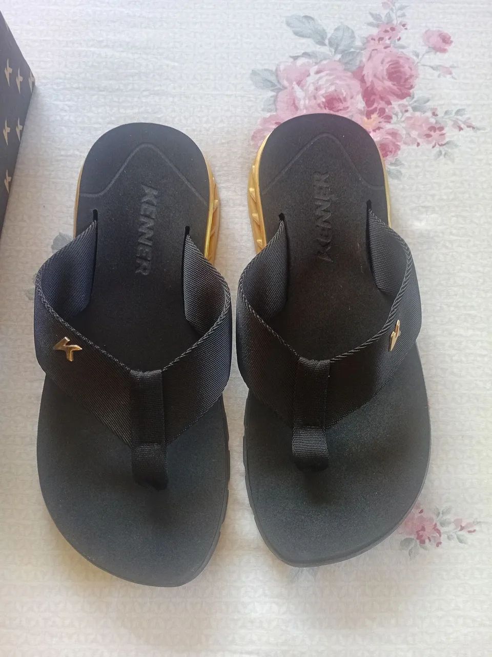 Sandália Kenner Original - Preto e Dourado