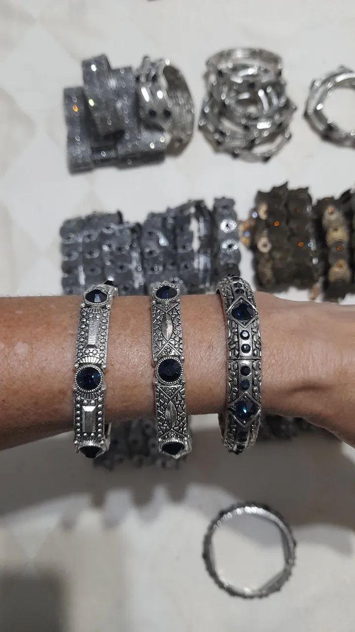 Lote de pulseiras 50 peças  atacado - Foto 2