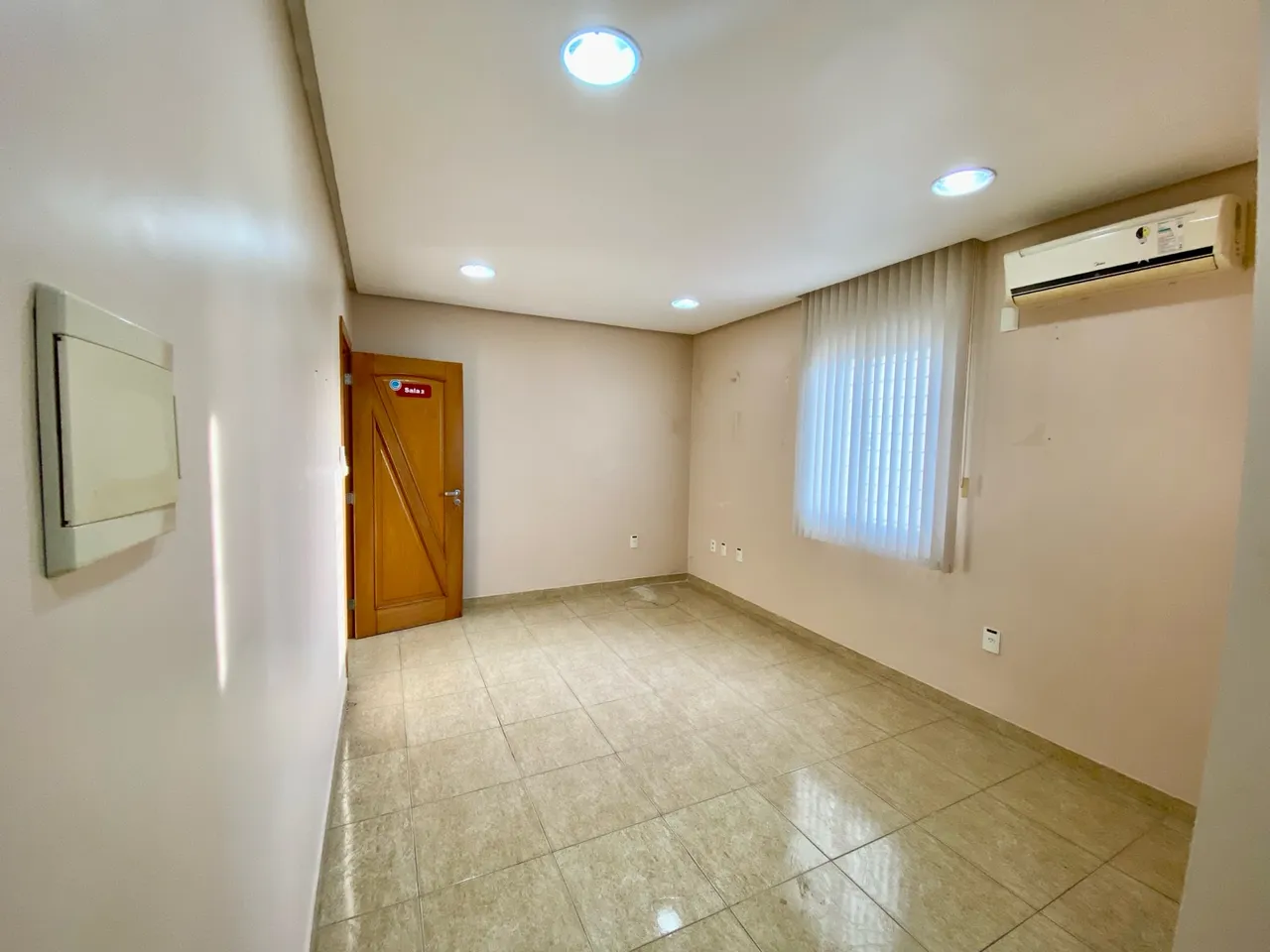 Sala comercial ampla