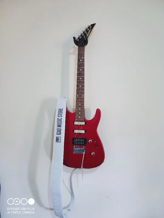 Guitarra Jackson customizada tunada.