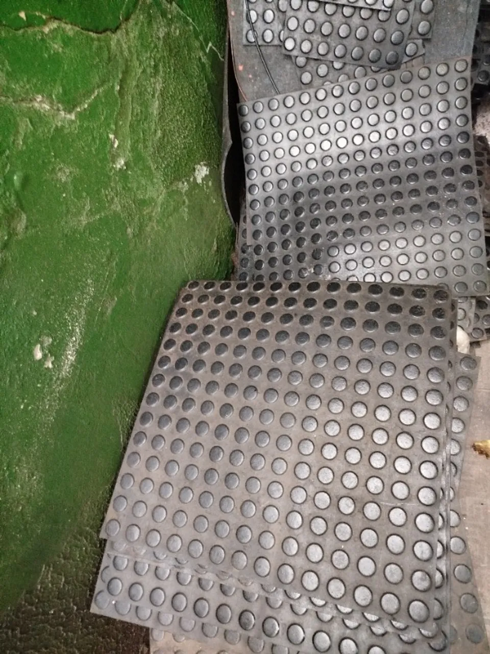 Piso de borracha moeda 50x50 usado