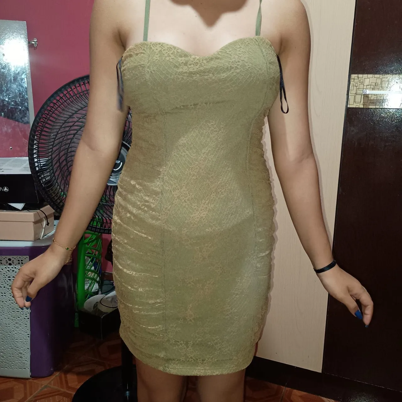 Vestido de renda bege para festa