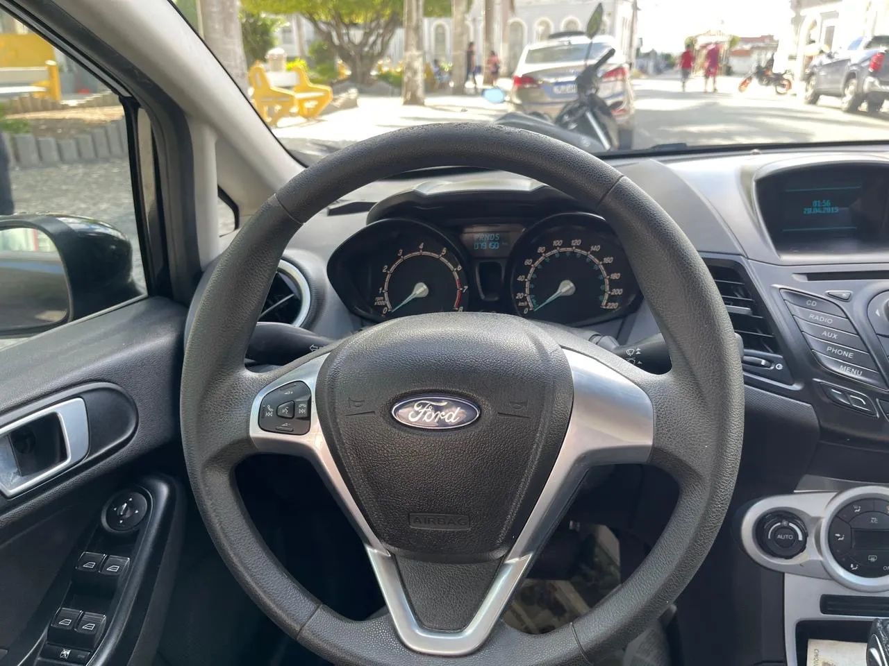 Ford Fiesta 1.6 16V Flex Aut. 5P 2015 - Foto 3