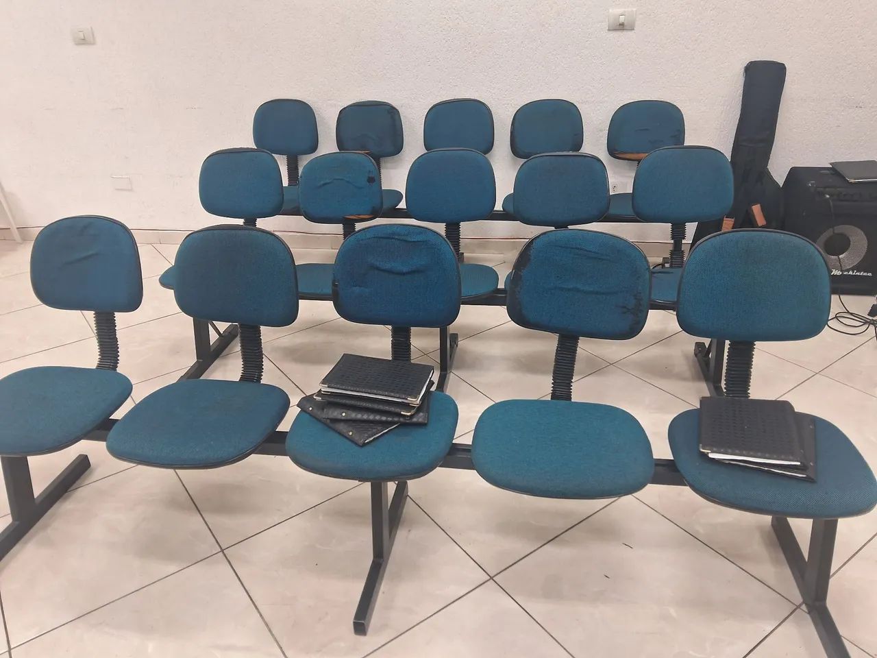 Conjunto de cadeiras estofadas para igreja  - Foto 2