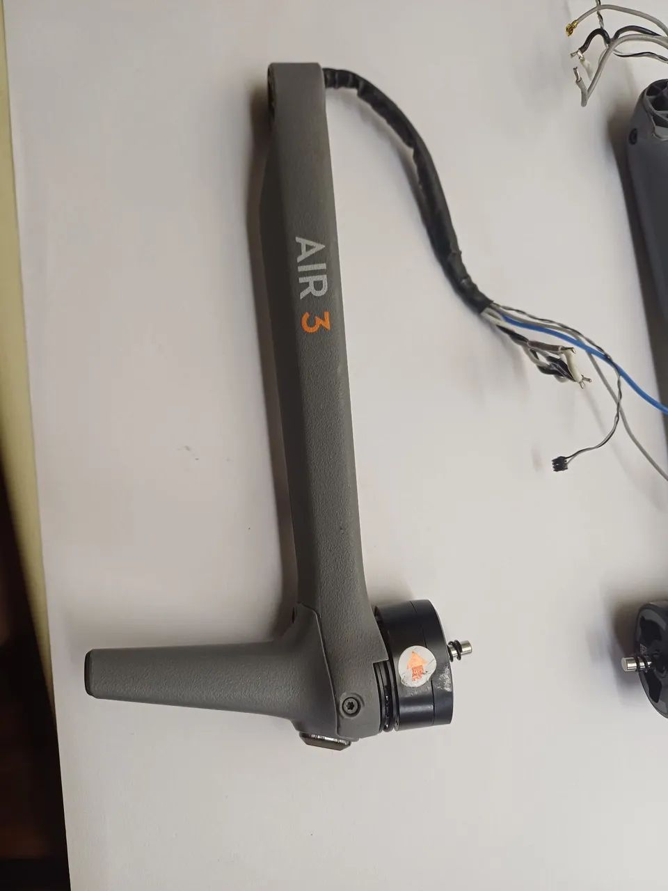 Vendo braço dianteiro direito e trazeiro esquerdo  para drone DJI air3  - Foto 4