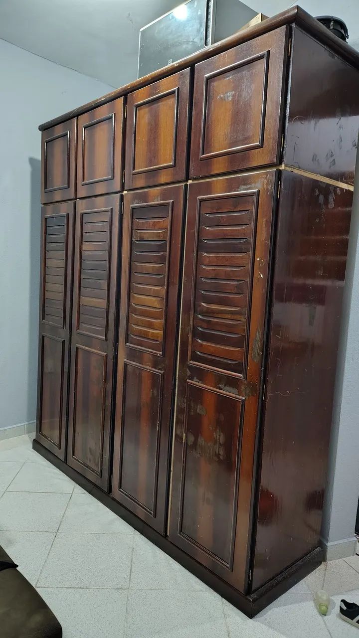 Armário de Madeira Maciça c/ maleiro