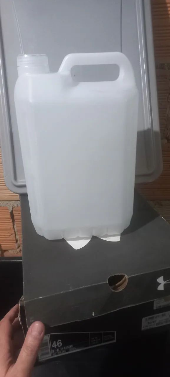 Galão de 5 litros tenho 8 unidades