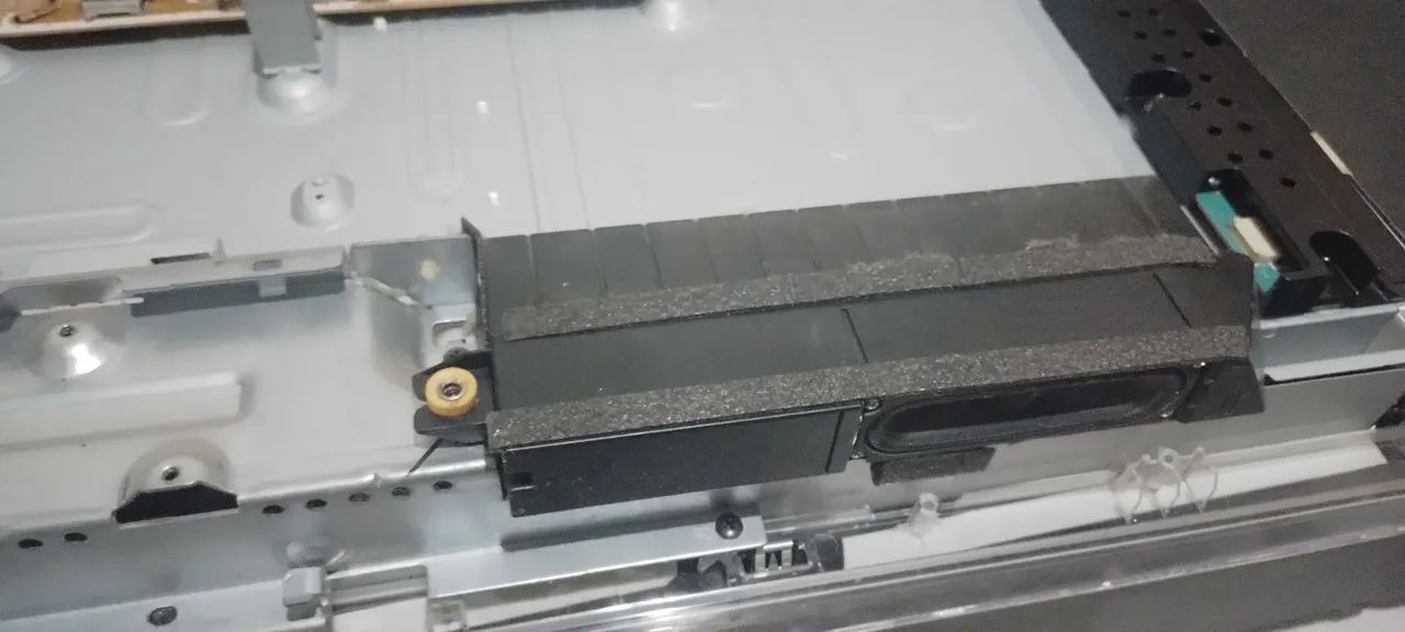 Placa de TV - Peça de Reposição, tem alto falantes, leds,  - Foto 6