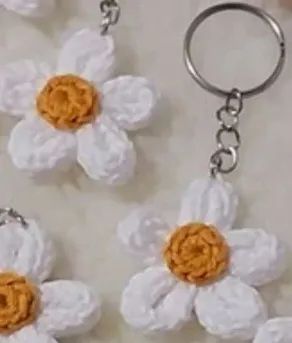 Lembrancinha chaveiro flor tricotin  com aroma