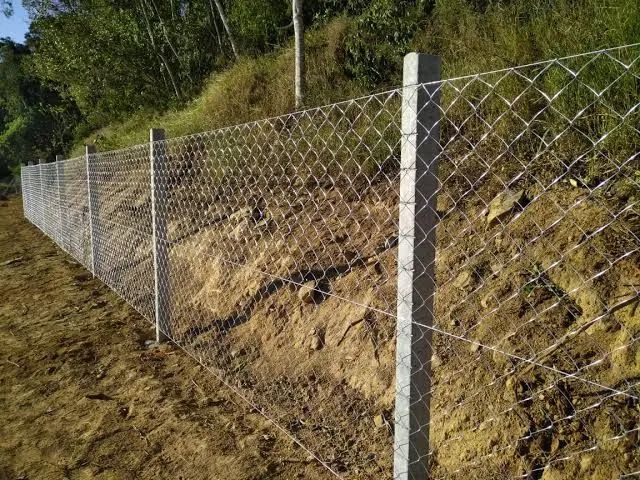 Cercas de Madeira, Arame e Alambrado com Garantia - Material + Mão de Obra - Foto 3
