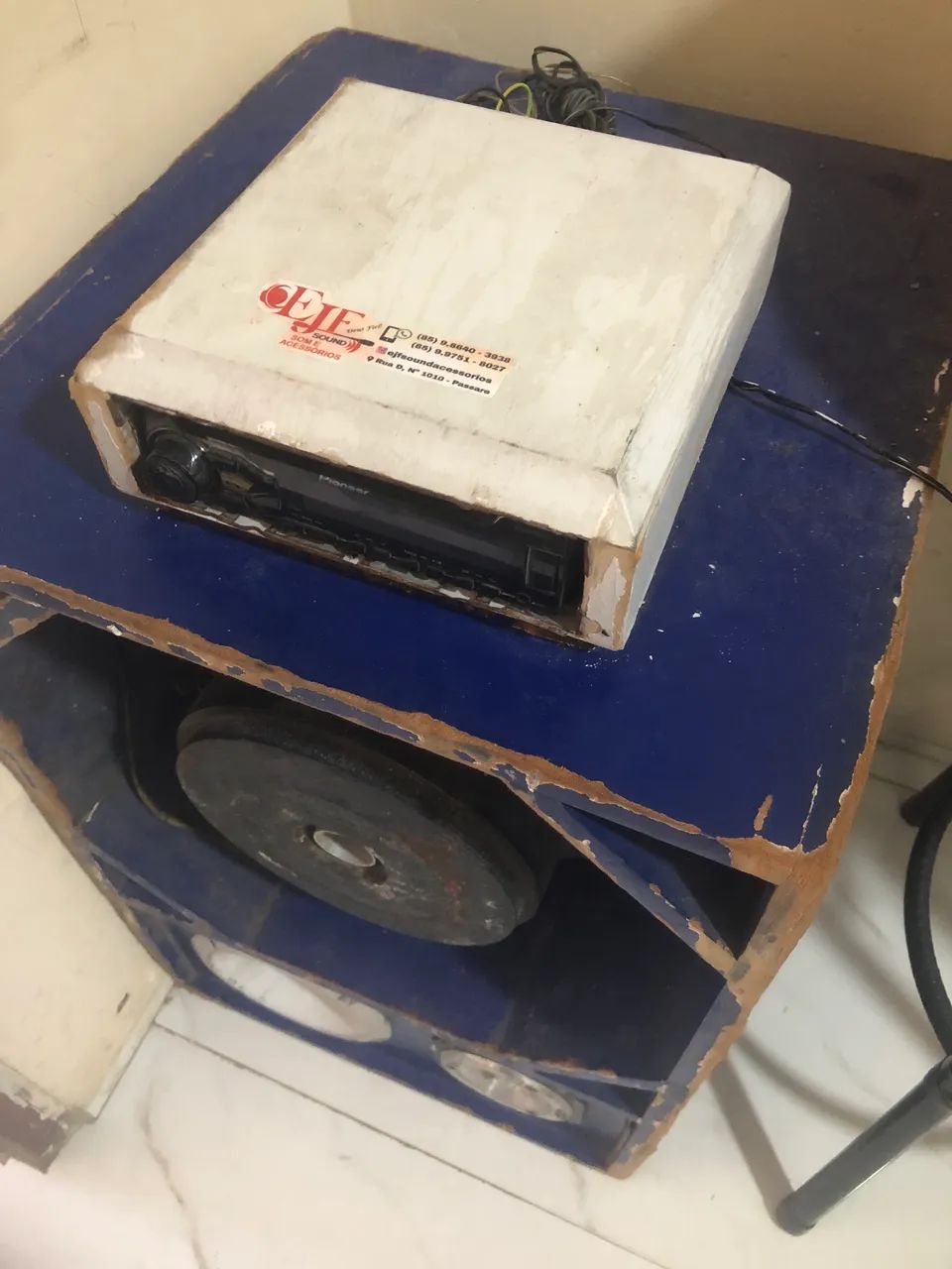 Caixa de som em ótimo funcionamento 