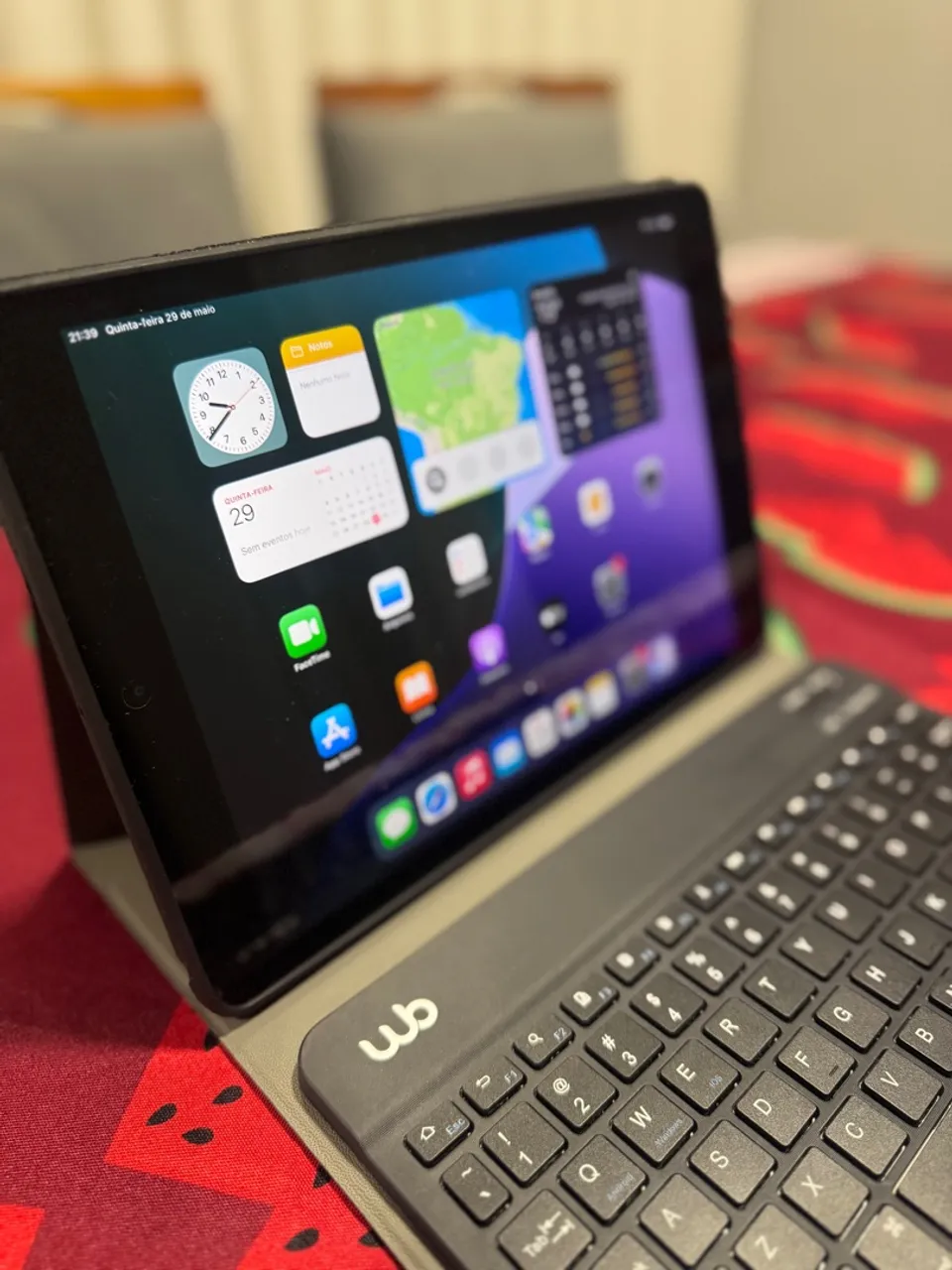 iPad 8 32GB com teclado integrado