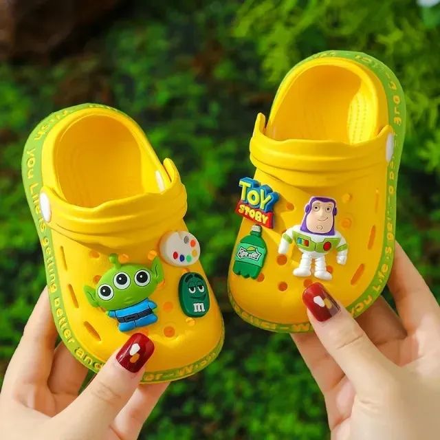 Sapatos de Buraco para Crianças Buzz Lightyear Cartoon Slippers de Verão Menina Bebê em Ca