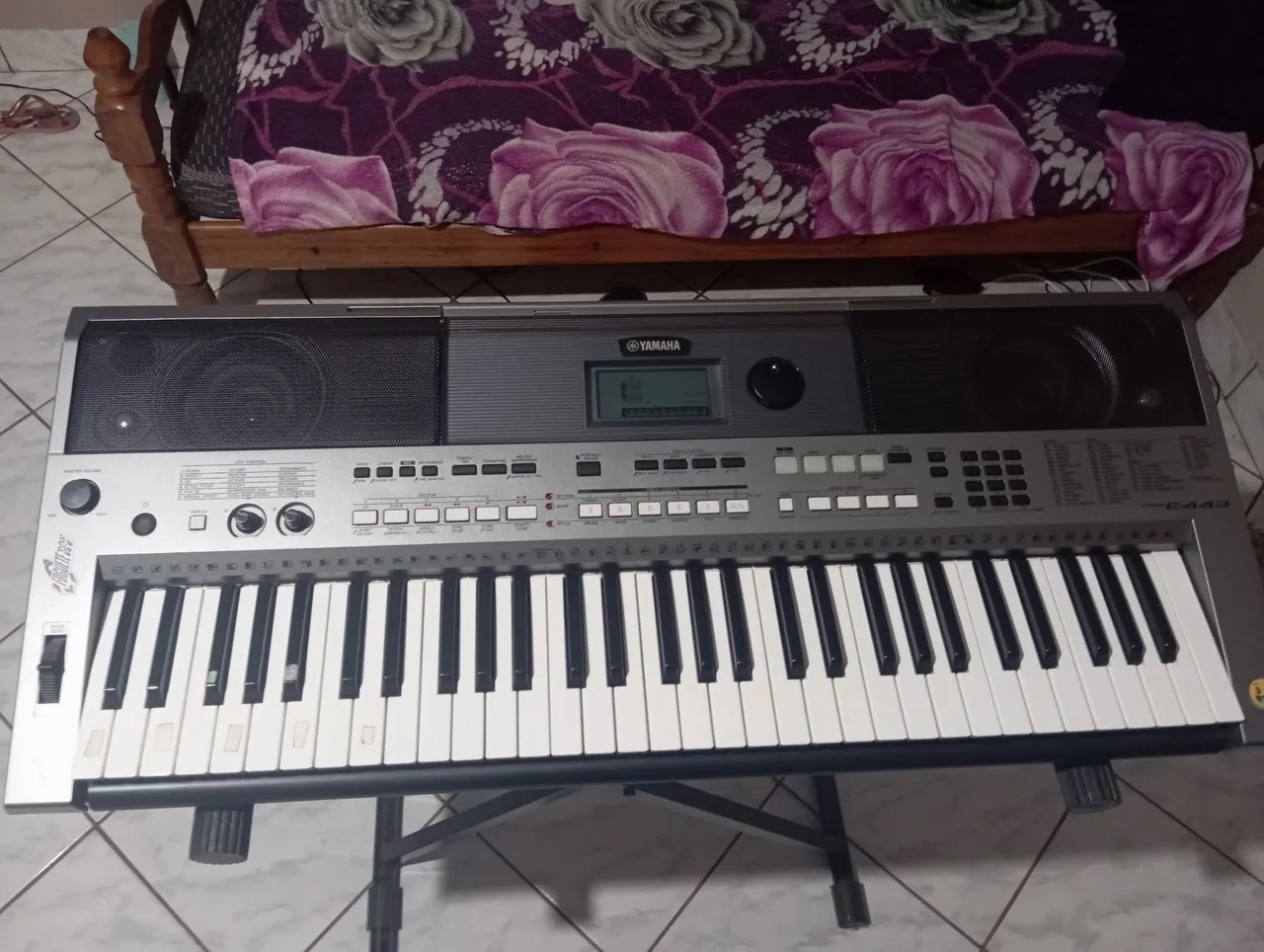 Teclado Yamaha PSR E443