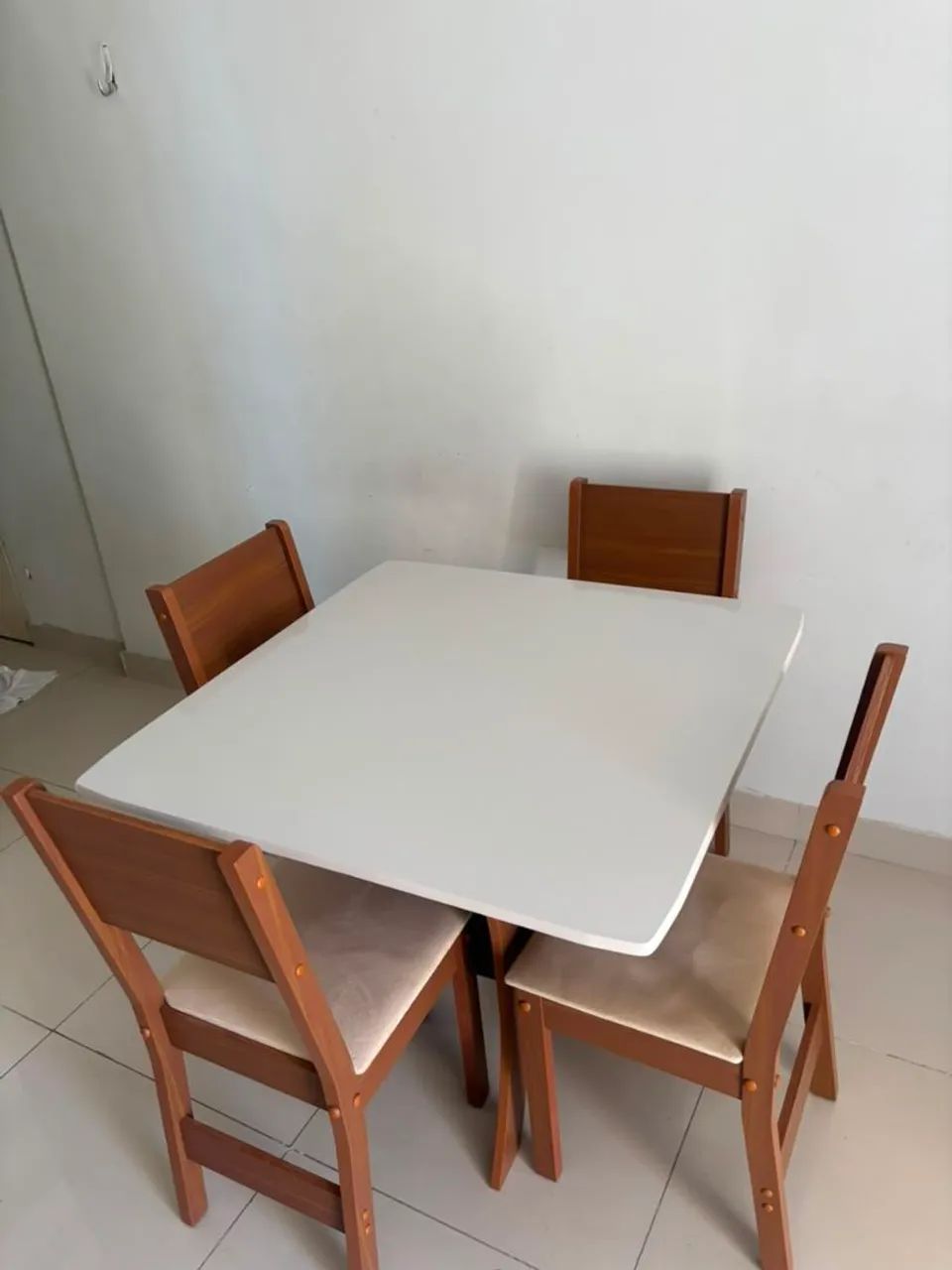 Conjunto mesa quadrada com 4 cadeiras - Foto 3