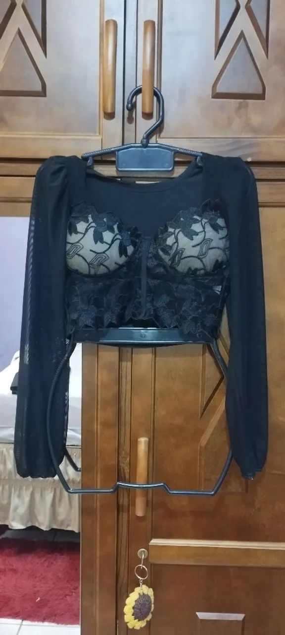 Cropped em tule e renda