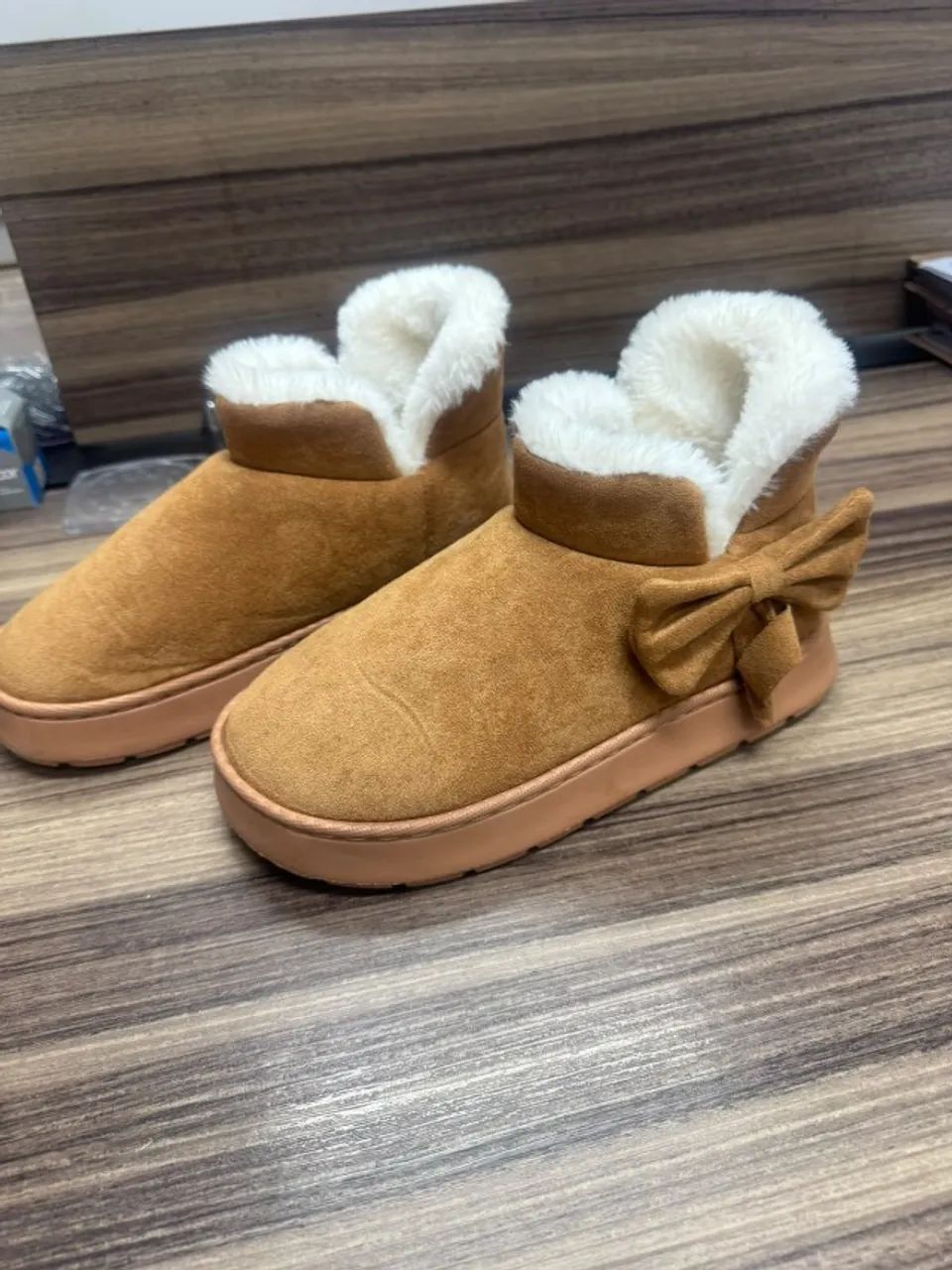 Bota estilo UGG tamanho 37 - Foto 4