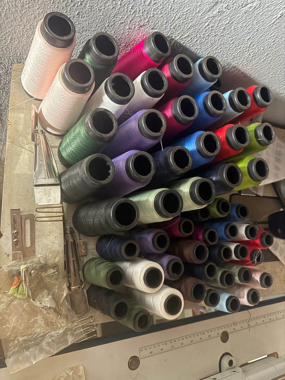 Linhas para Costura + Acessórios e Luminária - Foto 4