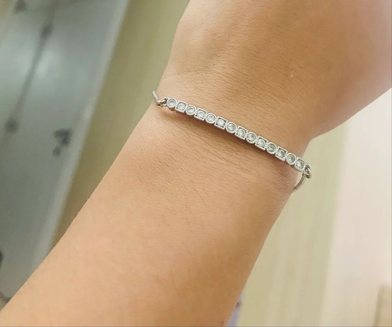 Pulseira cravejada ajustável Morana