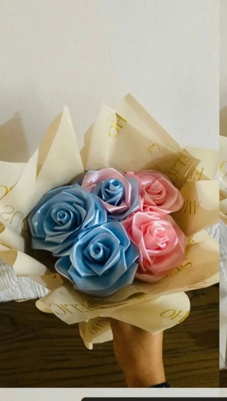 Buquêsnde rosas de cetim - Foto 3