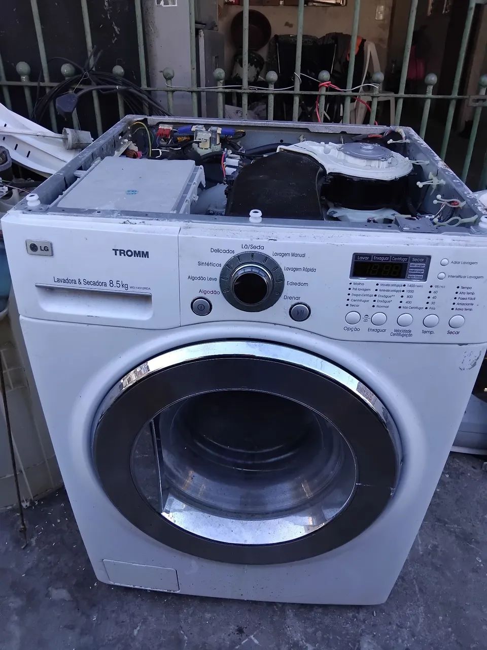 Máquina de lavar e seca 