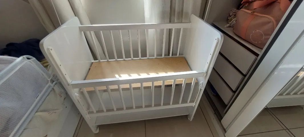 Mini Berço portátil com grade removivel.