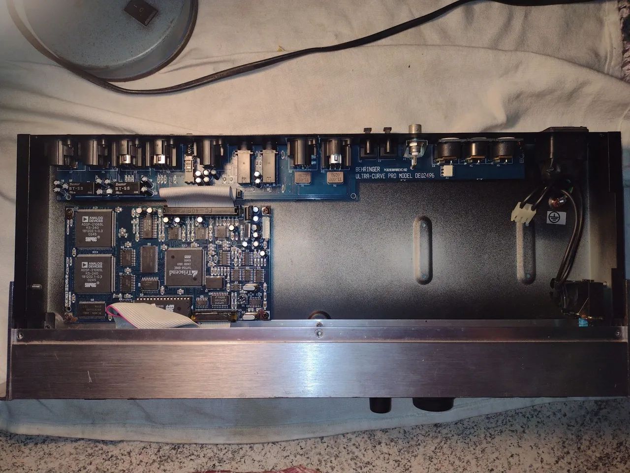 PROCESSADOR DE AUDIO BEHERINGER 24-96(LEIA) - Foto 4
