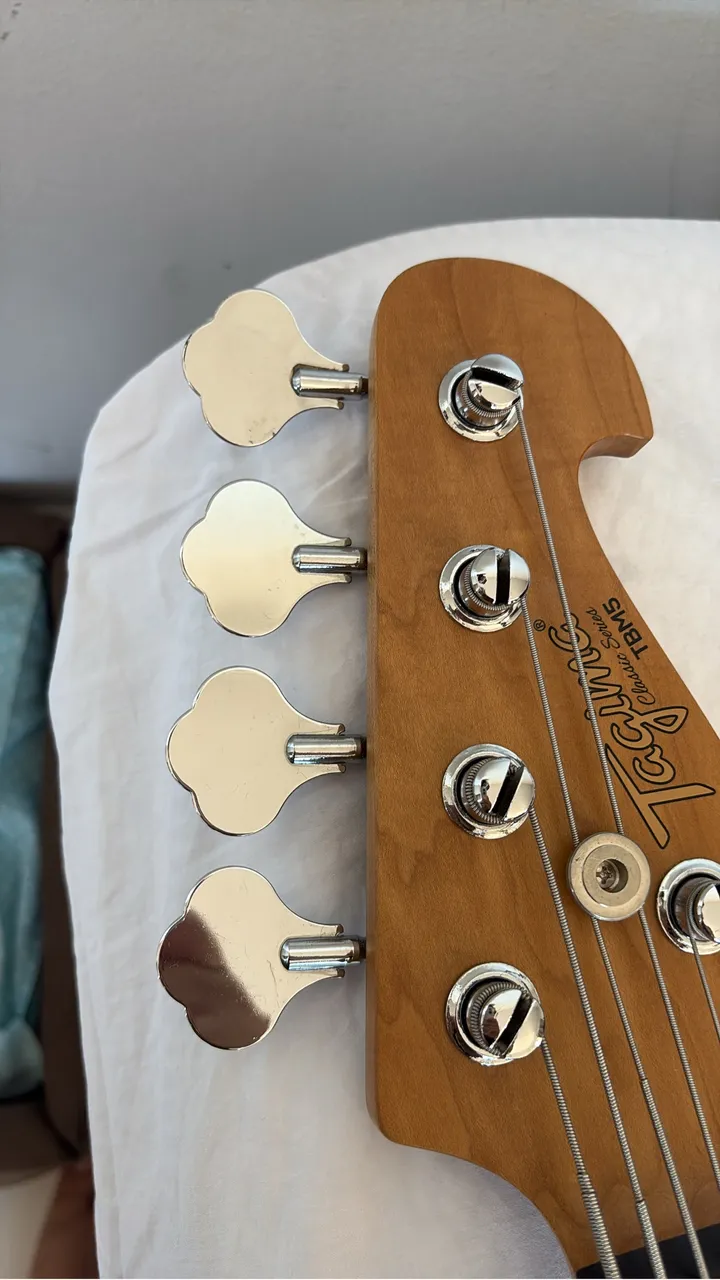 Baixo Lakland Skyline 44-60 (Edição Limitada) - Instrumentos