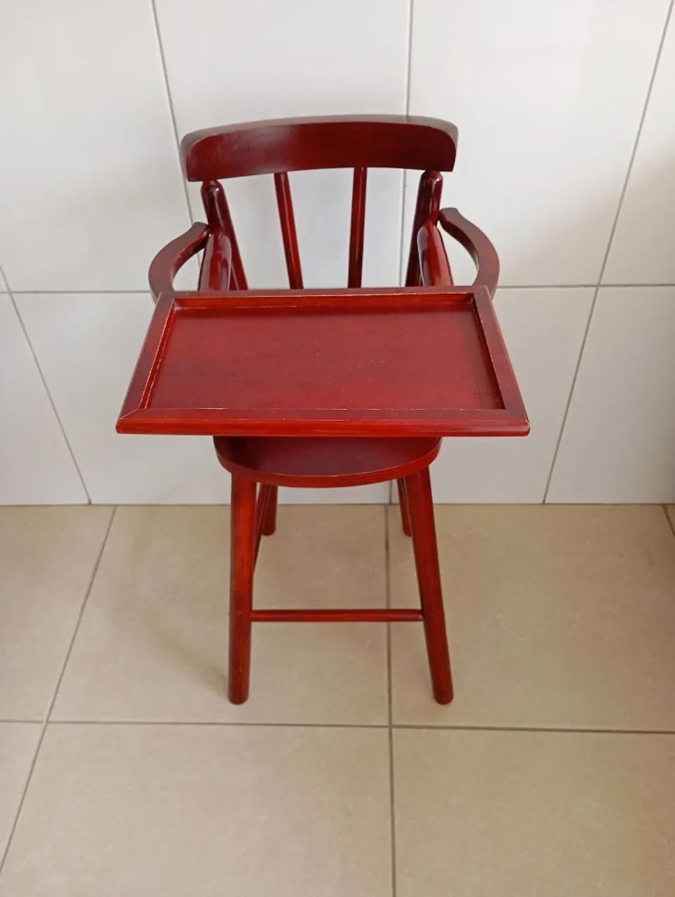 Alimentador infantil de madeira 