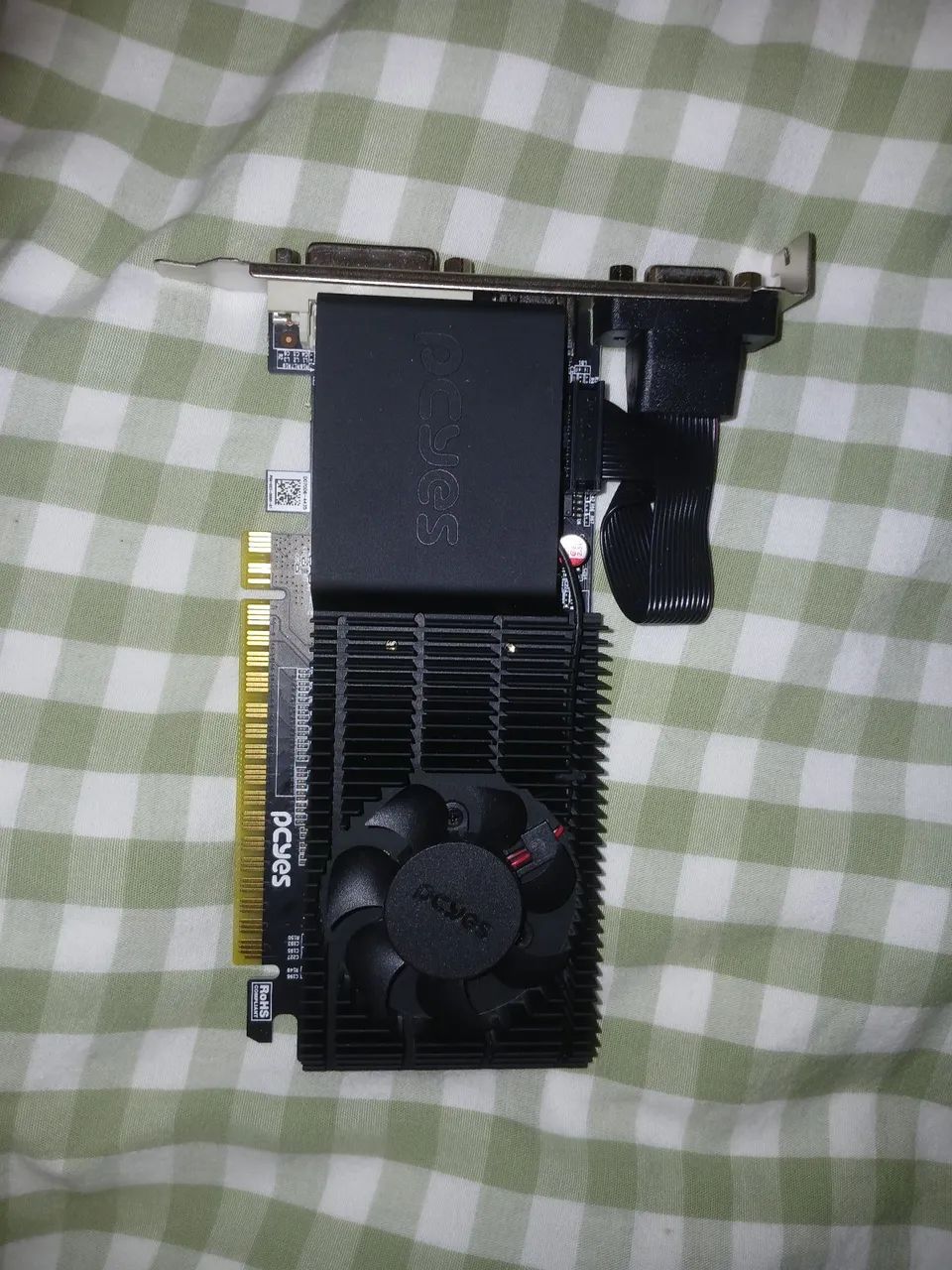 Placa de video PCYES NVIDIA GeForce GT 610.