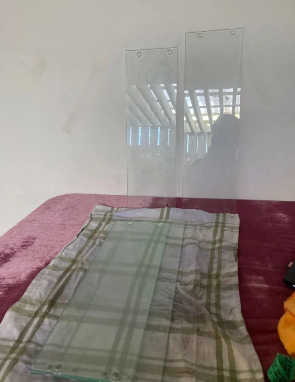 5 peças de vidro já com os furos par prateleiras, gavetas e etc. 3 de 13x41,5 e 2 de 13x45 - Foto 3