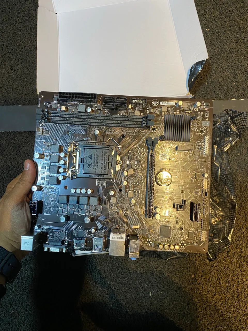 Placa mãe gigabyte H510M H nunca foi usada - Foto 2