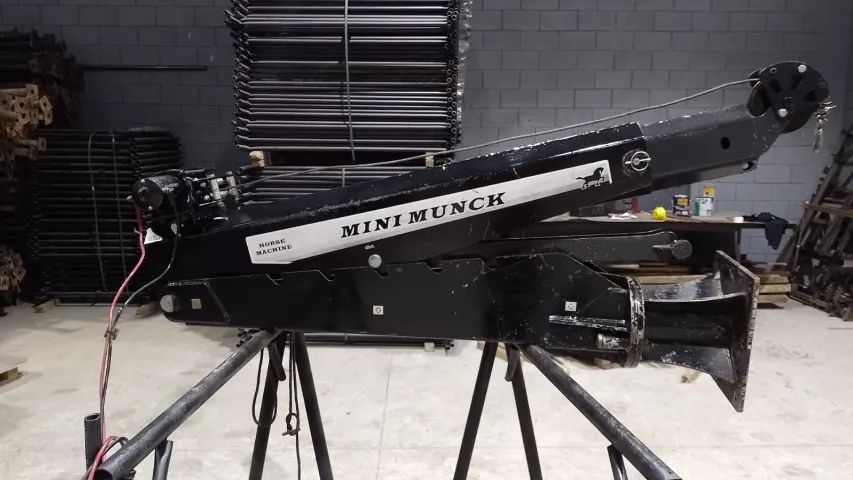 Muck mini Horse Machine