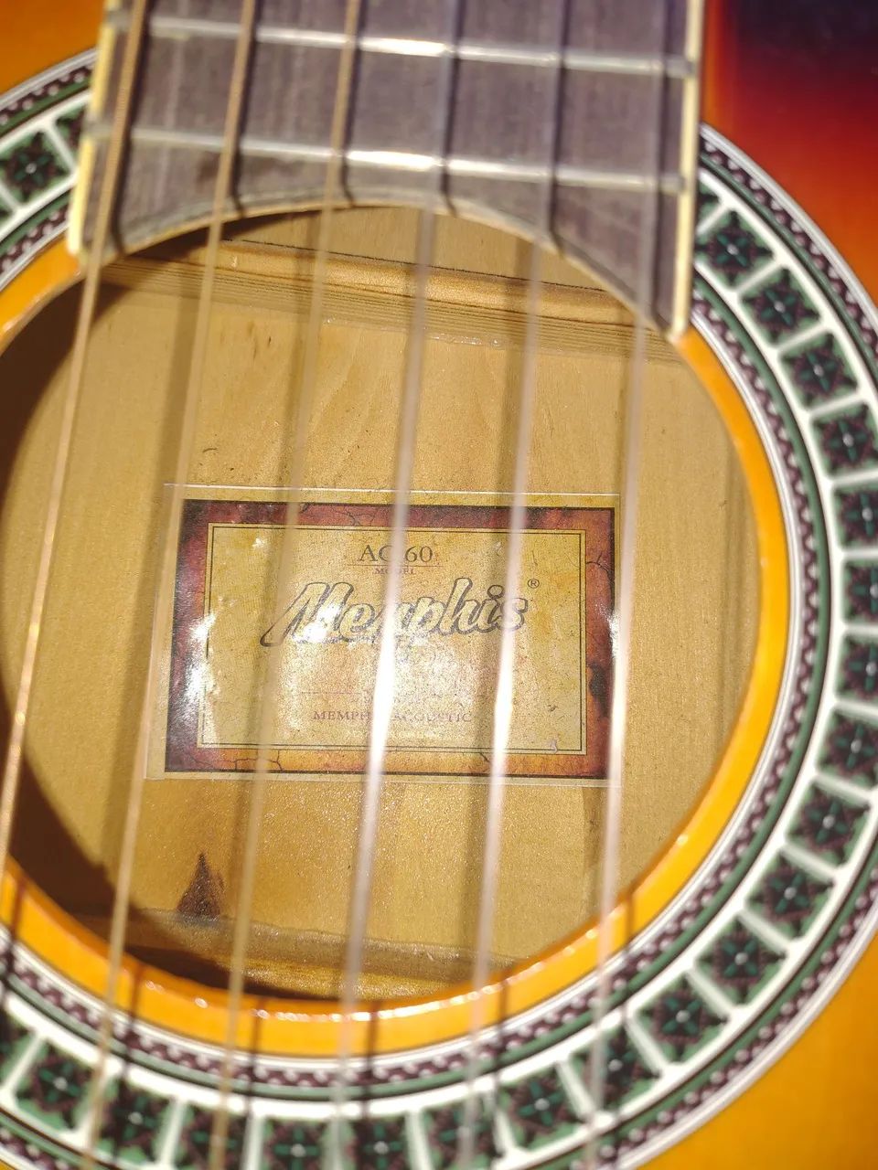 Vendo violão de marca menphis elétrico e pronto pra usar  - Foto 4