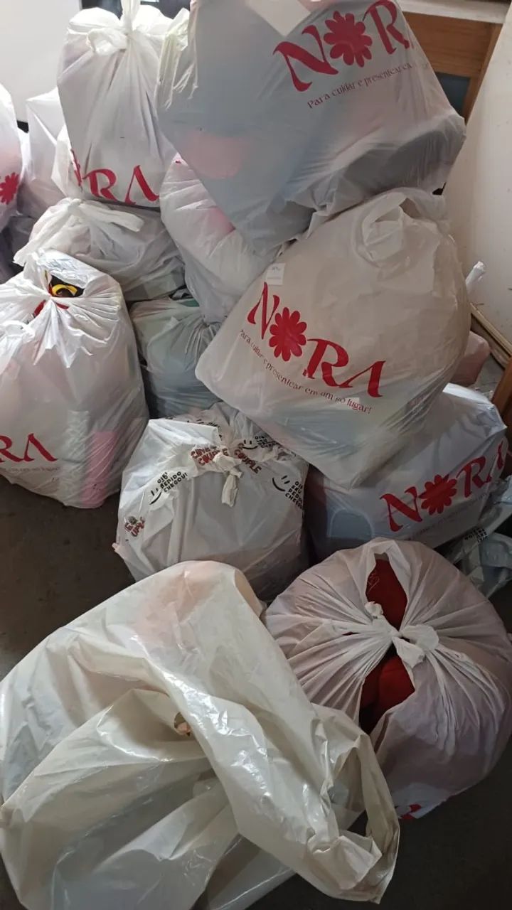 Lote Profissional de Maquiagens e Cosméticos - Marcas Variadas - Para Revenda