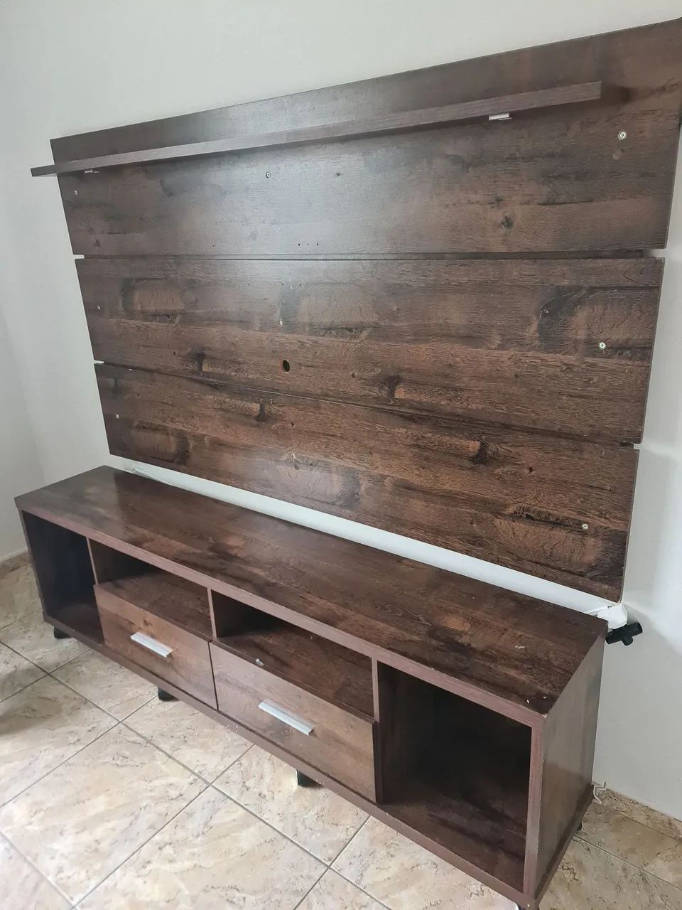 Rack com painel e luz