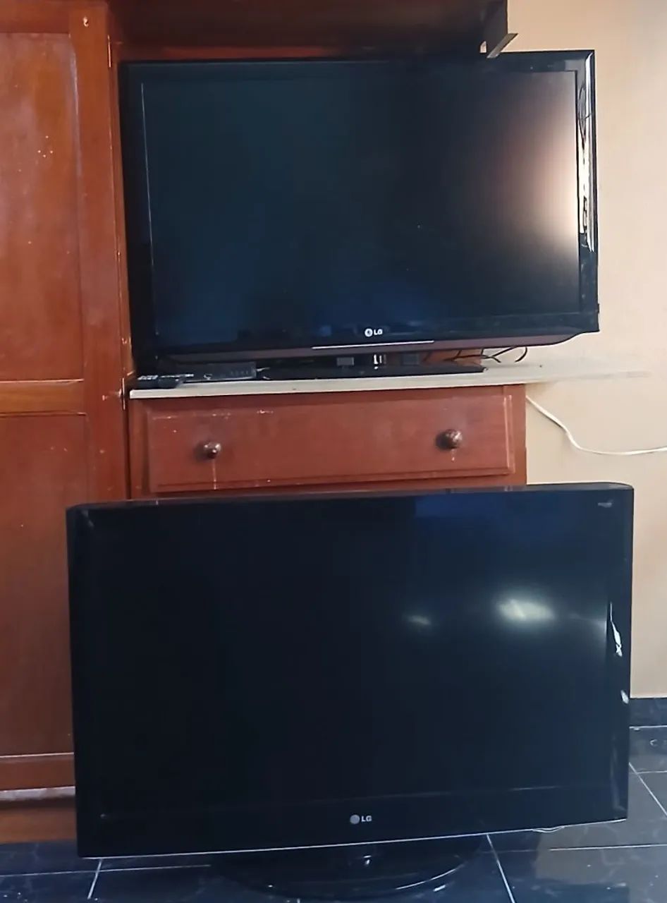 2 TVs LG de 42"LCD 
