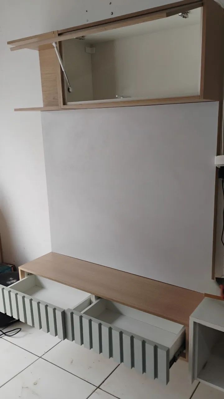 painel de tv com frente gaveta ripada  - Foto 3