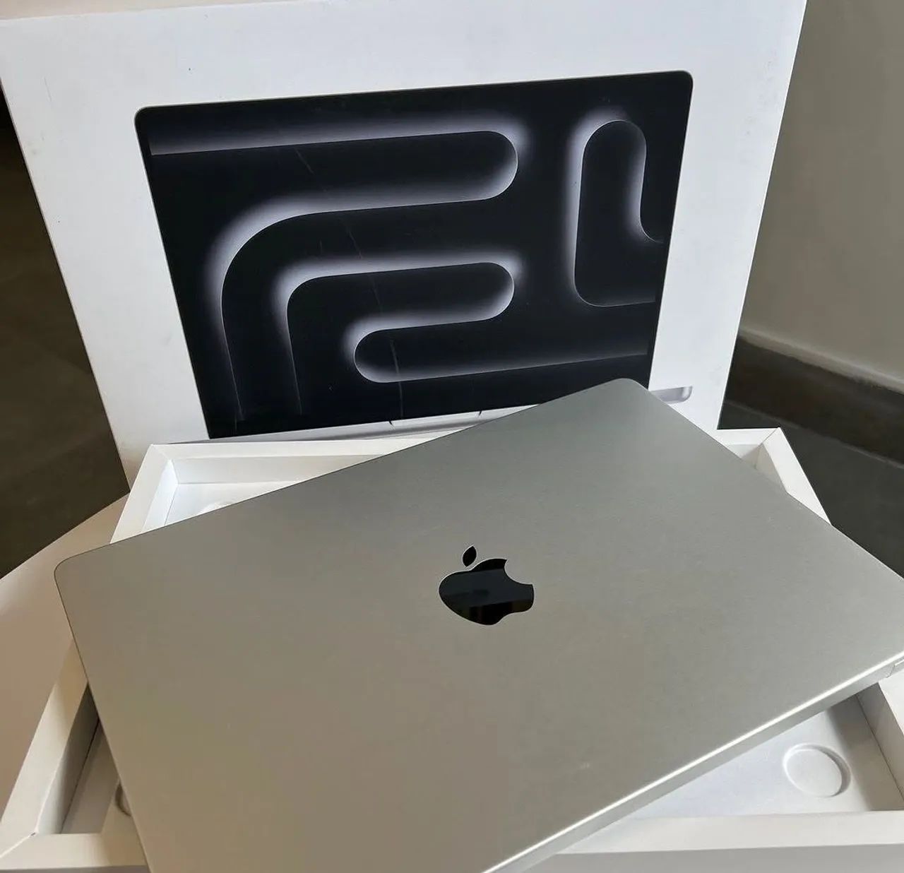 MacBook m5 pro 1tb 24ram lacrado  - Foto 2