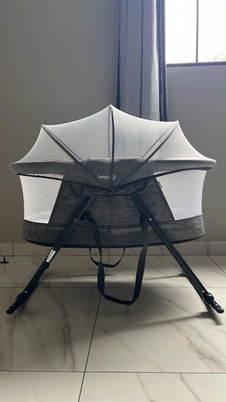 Vende-se Moisés para bebê