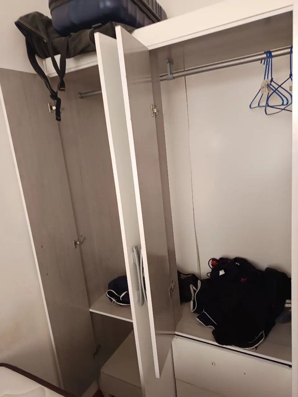 Guarda roupa de solteiro 