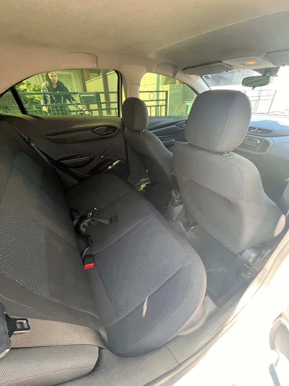 Chevrolet Onix JOY Hatch 1.0 8V Flex Mec. 4P 2018 - Foto 2