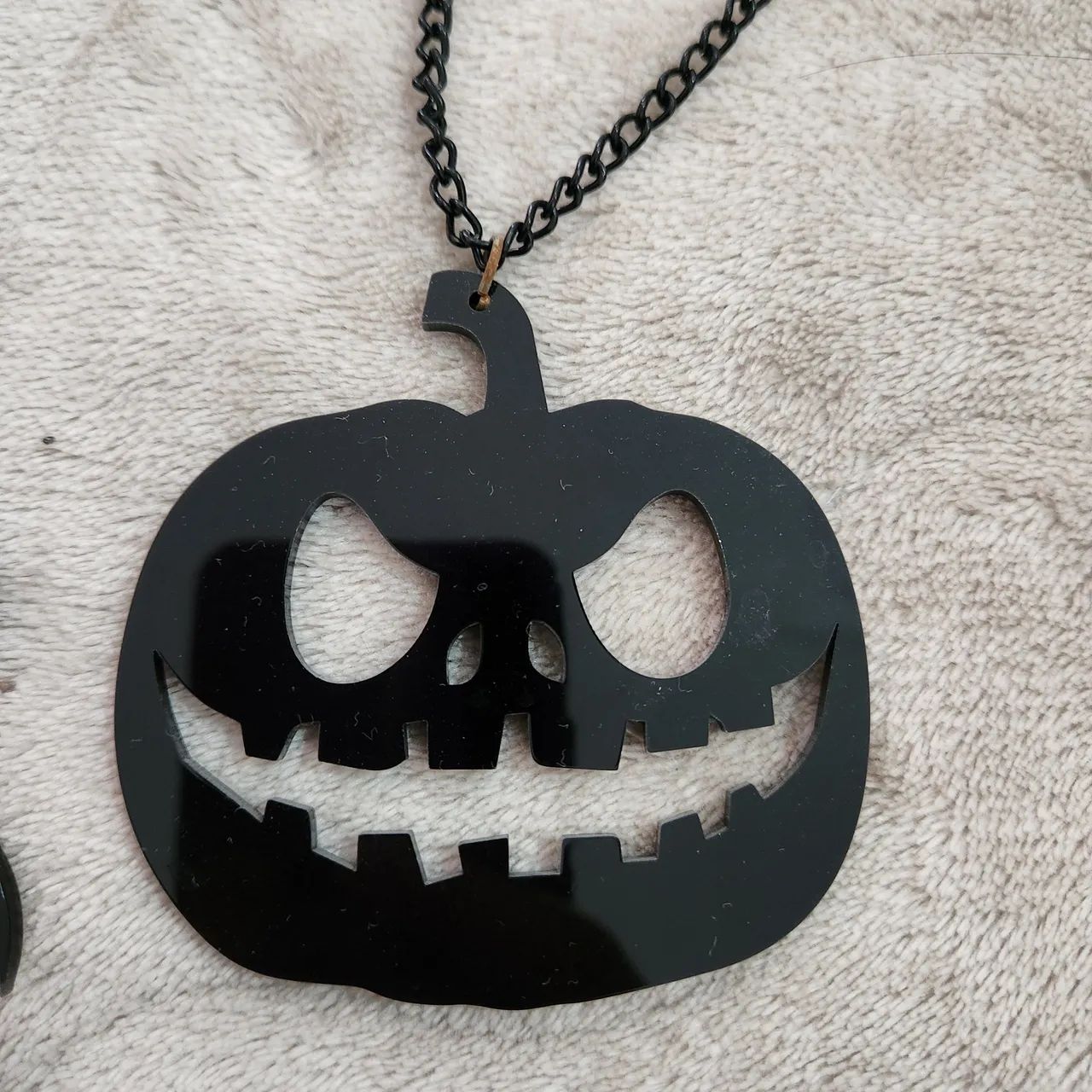 Colar em acrílico Halloween Goth - Foto 2