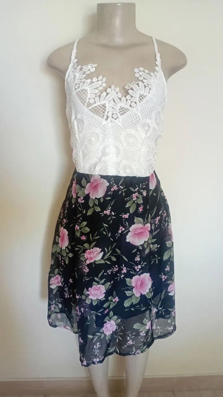 Vestido com blusa de renda e saia estampada tam g - Foto 2