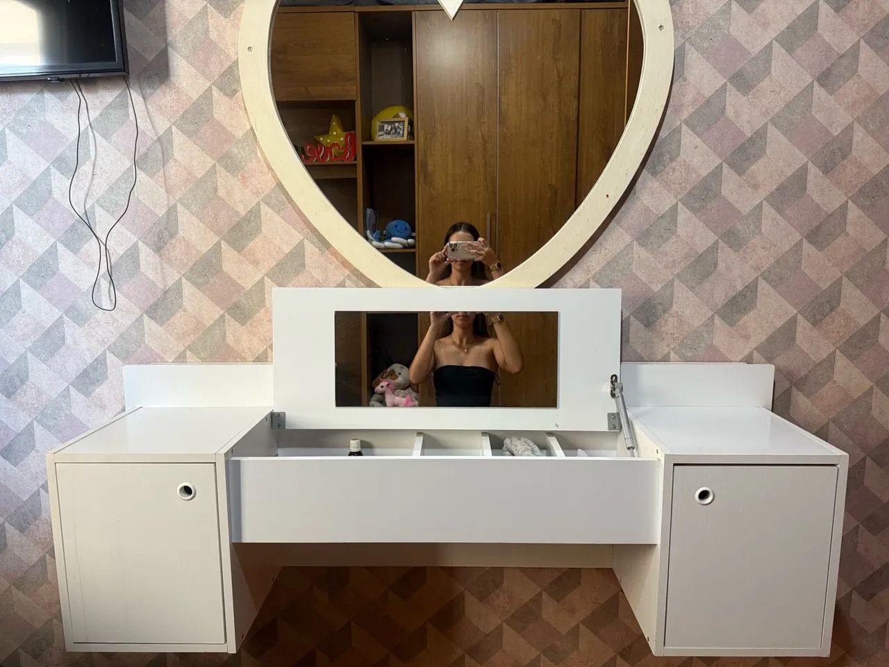 Escrivaninha/ Penteadeira com espelho e portas - Foto 3