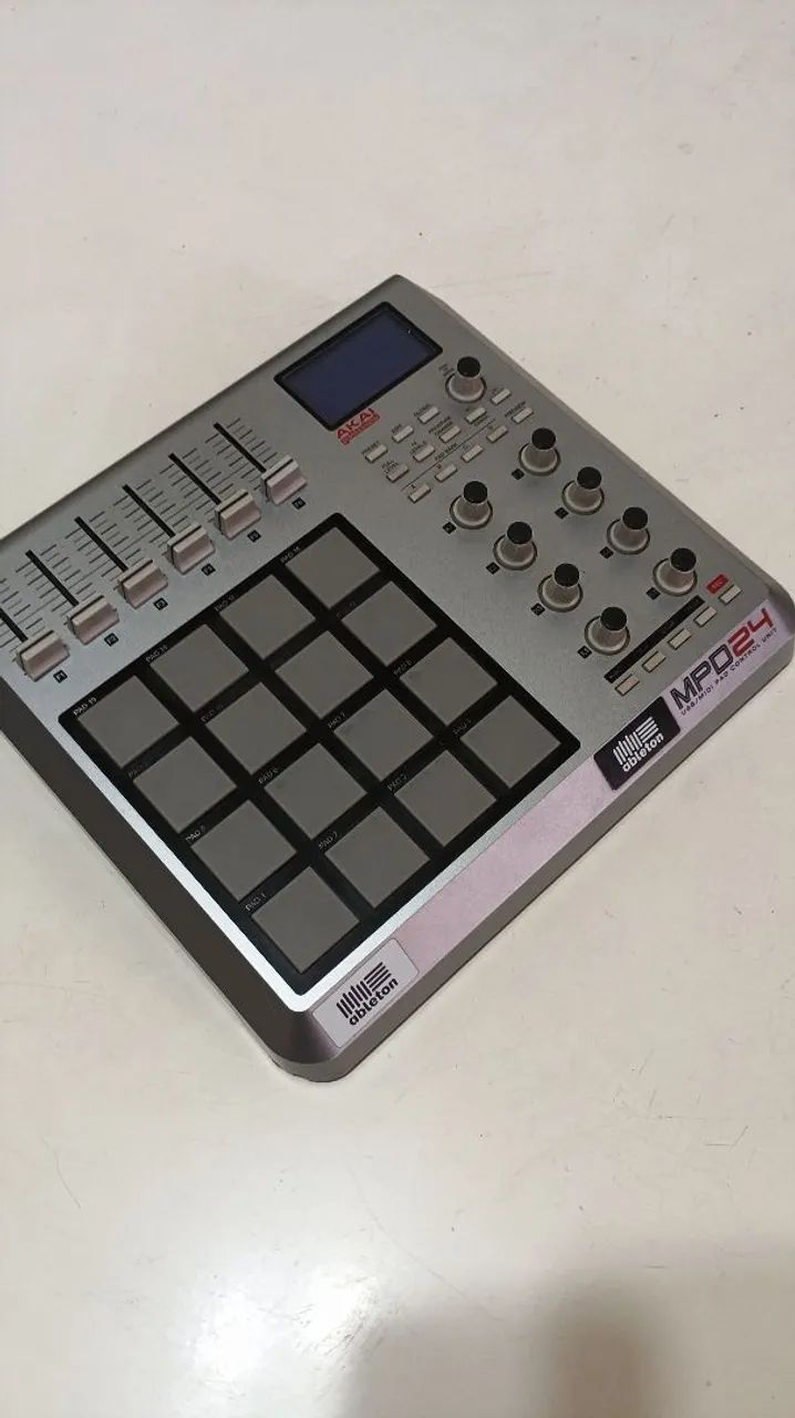 Akai MPD 24
