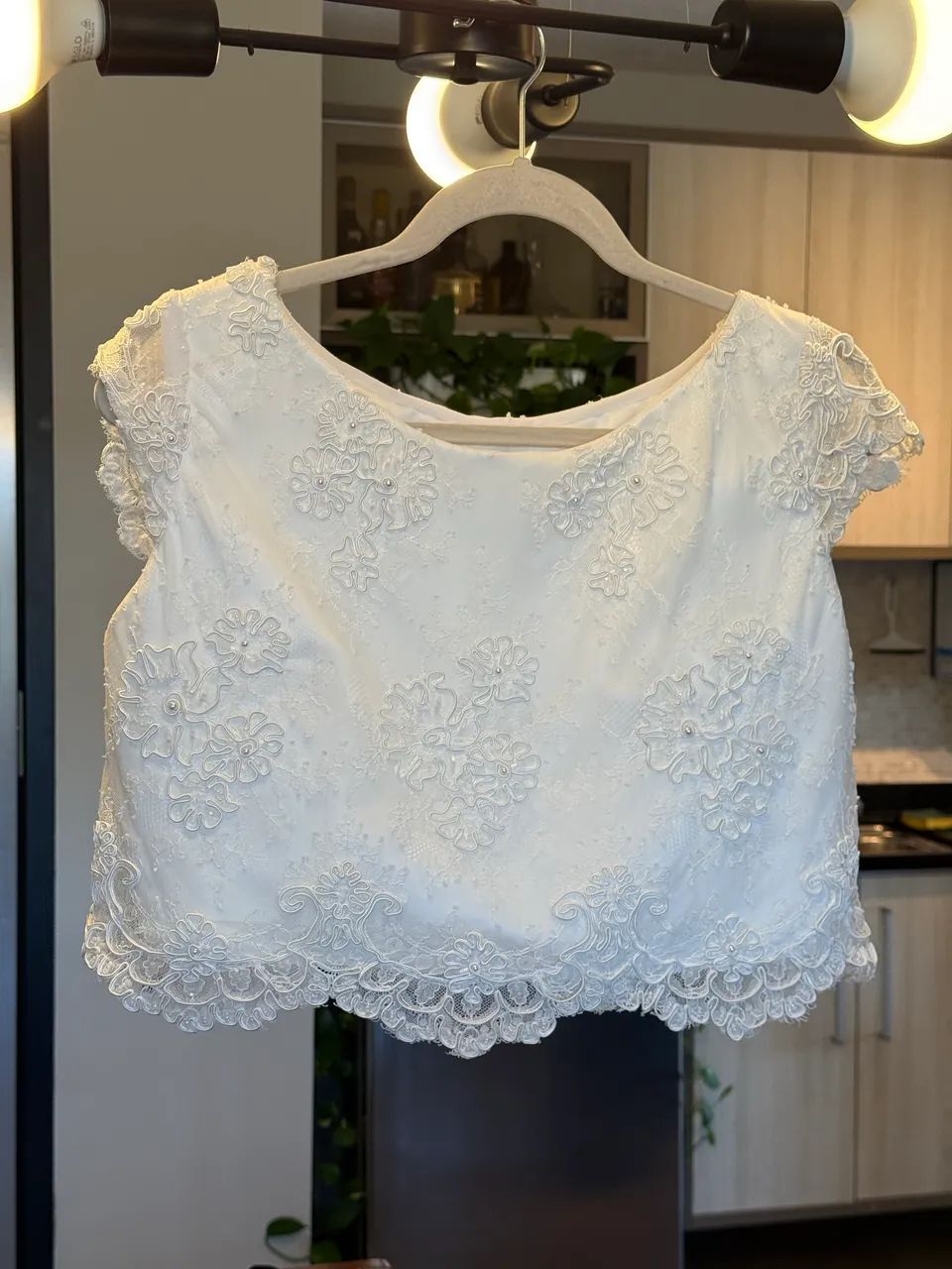Cropped Branco trabalhado com renda