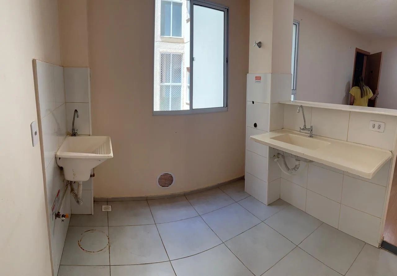 Aluga-se apartamento com 2 quartos 