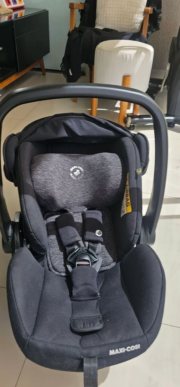 bebê conforto Maxi-Cosi Marble Essential Black preto com base ISOFIX