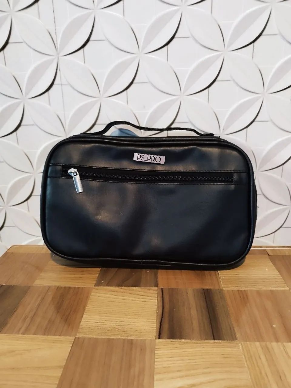 Nécessaire preta seminova 